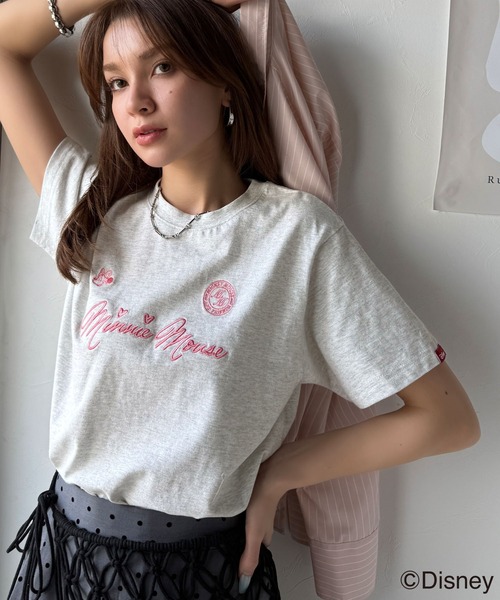 classicalelf(クラシカルエルフ)の「大人女子必見! 綿100%「ディズニー」サイン風刺繍Tシャツ(半袖)(Tシャツ/カットソー・レディース・ブラック系5/ホワイト系1/ホワイト系2/ブラック系2/ブラック系4/ベージュ系1/ホワイト系3/ホワイト系5/ベージュ系3/ベージュ系4/ベージュ系5/ブラック系1/ブラック系3/ホワイト系4/ベージュ系2・LARGE/MEDIUM/SMALL/X-LARGE)」の16枚目の写真