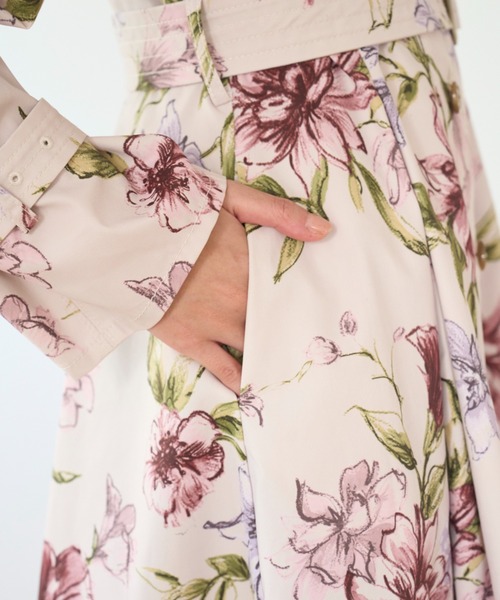 スナイデル　フラワードレス トレンチコート SNIDEL（スナイデル）の「フラワードレストレンチコート