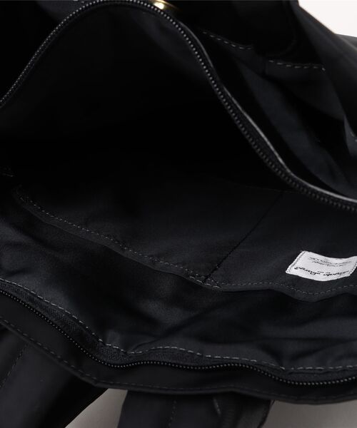 and it_(アンドイット)の「Legato Largo 肩楽撥水ナイロン A4トート型リュック(バックパック/リュック・レディース・ブラック/グレー/ネイビー/ライトブラウン・FREE)」の7枚目の写真