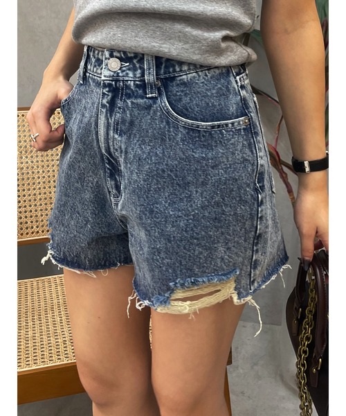 EVRIS（エヴリス）の「ダメージデニムショートパンツ（デニムパンツ・レディース・ベージュ/ブルー/ブラック・SMALL/MEDIUM）」の3枚目の写真