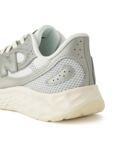 EU,US NEW BALANCE（イーユーユーエスニューバランス）の「【new balance(ニューバランス)】 Fresh Foam Arishi v4（スニーカー・レディース・シルバー・23/24/25）」の5枚目の写真