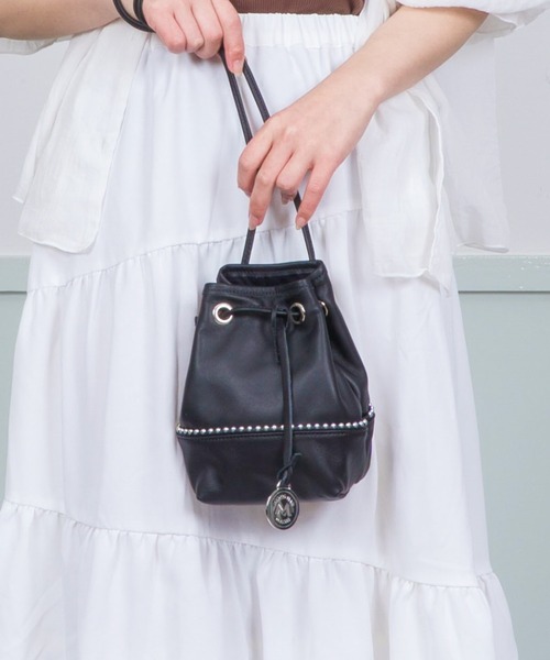 marco masi（マルコマージ）の「【MARCO MASI/マルコ・マージ】巾着　ショルダーバッグ　バケツバッグ　スタッズ（ショルダーバッグ・レディース・ブラック/アイボリー/シルバー・FREE）」の3枚目の写真