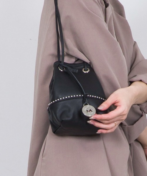 marco masi（マルコマージ）の「【MARCO MASI/マルコ・マージ】巾着　ショルダーバッグ　バケツバッグ　スタッズ（ショルダーバッグ・レディース・ブラック/アイボリー/シルバー・FREE）」の22枚目の写真