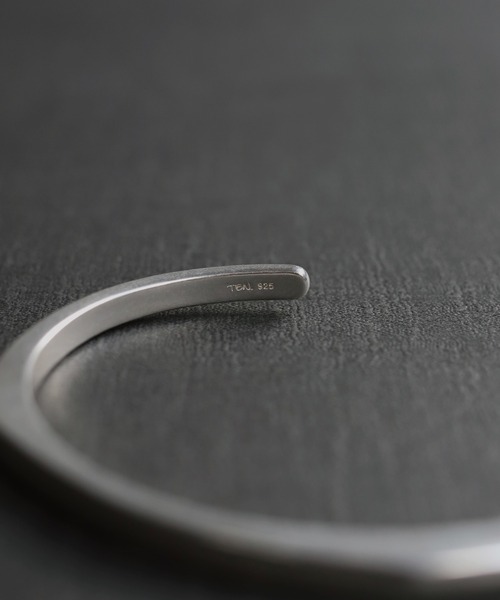 TEN.（テン）の「SILVER925 プレイナーバングルM（ブレスレット・メンズ・シルバー・MEDIUM）」の3枚目の写真