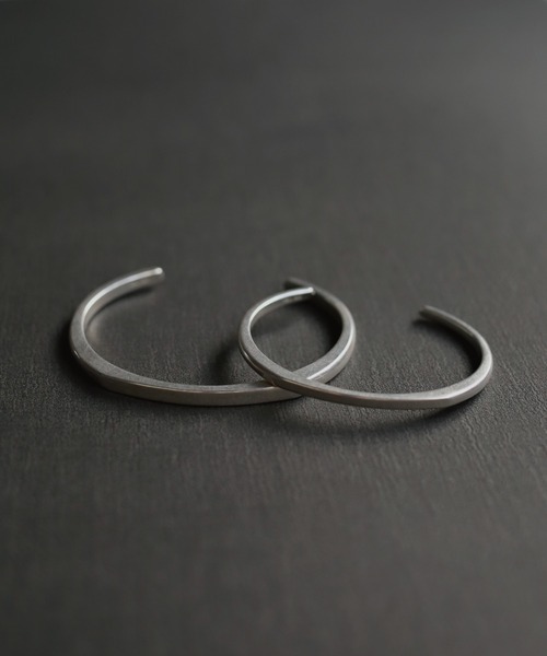 TEN.（テン）の「SILVER925 プレイナーバングルM（ブレスレット・メンズ・シルバー・MEDIUM）」の7枚目の写真