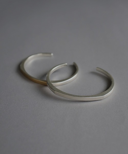 TEN.（テン）の「SILVER925 プレイナーバングルM（ブレスレット・メンズ・シルバー・MEDIUM）」の8枚目の写真