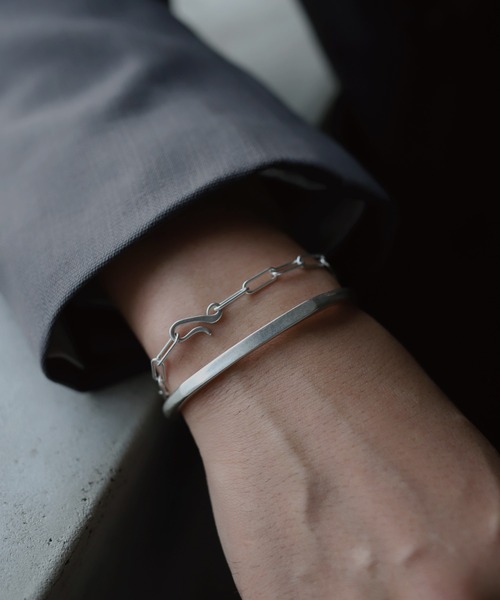 TEN.（テン）の「SILVER925 プレイナーバングルM（ブレスレット・メンズ・シルバー・MEDIUM）」の6枚目の写真