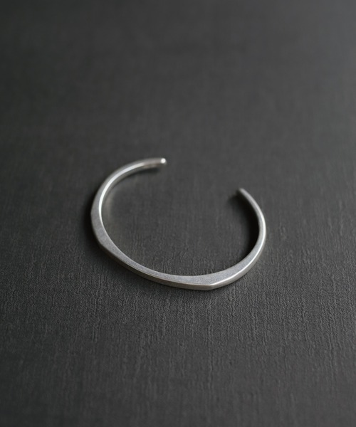 TEN.（テン）の「SILVER925 プレイナーバングルM（ブレスレット・メンズ・シルバー・MEDIUM）」の9枚目の写真