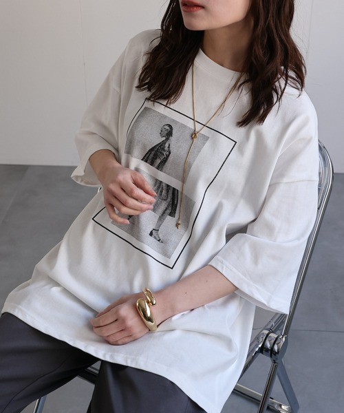 ap retro(アプレトロ)の「【選べる】BIGプリントTeeシャツ / フォトプリント / ロゴプリント(Tシャツ/カットソー・レディース・ブラック/カーキ/ブラック系その他/グレー/ホワイト系その他2/ホワイト/ベージュ系その他/ボルドー/ブラウン/オートミール/ネイビー/ベージュ・FREE)」の2枚目の写真