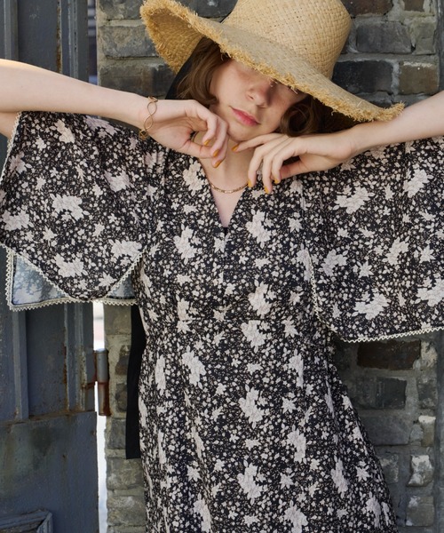 Unitage(ユニテージ)の「ハンカチスリーブ花柄ワンピース(ワンピース・レディース・ピンク/ブラック・FREE)」の17枚目の写真