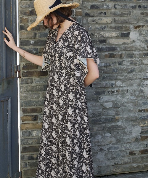 Unitage(ユニテージ)の「ハンカチスリーブ花柄ワンピース(ワンピース・レディース・ピンク/ブラック・FREE)」の3枚目の写真