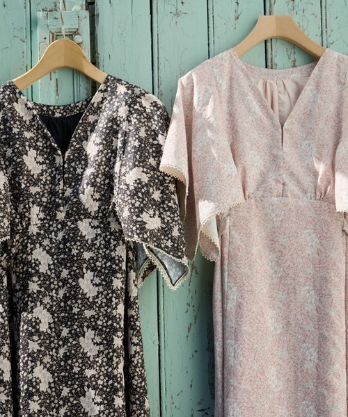 Unitage(ユニテージ)の「ハンカチスリーブ花柄ワンピース(ワンピース・レディース・ピンク/ブラック・FREE)」の6枚目の写真