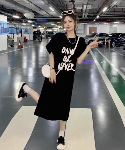 LETee（レティー）の「ロゴプリント　ティーシャツワンピース（Tシャツ/カットソー・レディース・グレー/ブラック/モカ・FREE）」の2枚目の写真
