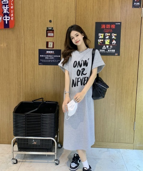 LETee（レティー）の「ロゴプリント　ティーシャツワンピース（Tシャツ/カットソー・レディース・グレー/ブラック/モカ・FREE）」の4枚目の写真