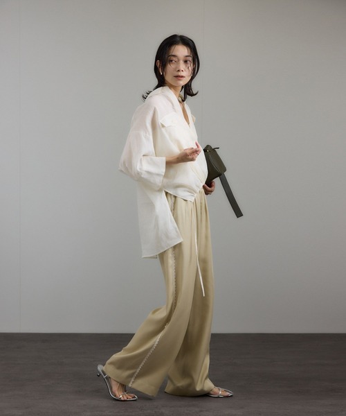 SALON adam et rope'(サロン アダム エ ロペ)の「シアーリネンスキッパードルマンシャツ(シャツ/ブラウス・レディース・ブラック/ホワイト/ブラウン・FREE)」の5枚目の写真