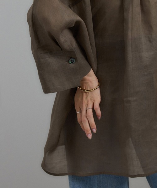 SALON adam et rope'(サロン アダム エ ロペ)の「シアーリネンスキッパードルマンシャツ(シャツ/ブラウス・レディース・ブラック/ホワイト/ブラウン・FREE)」の21枚目の写真