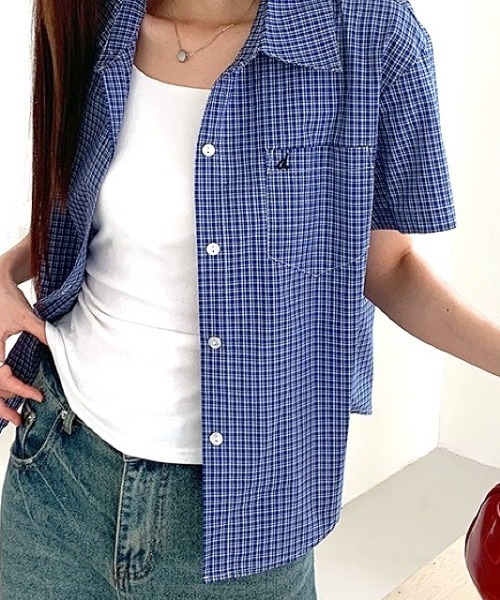 SHEENA（シーナ）の「ワンポイント刺繍チェック柄半袖シャツ（シャツ/ブラウス・レディース・ブルー・M）」の5枚目の写真