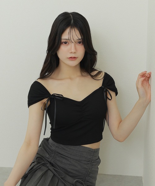 M DOLLY(エムドリー)の「pentagon neck ribbon tops/ペンタゴンネックリボントップス(Tシャツ/カットソー・レディース・ブラック/ピンク・FREE)」の4枚目の写真