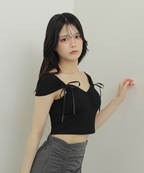 M DOLLY(エムドリー)の「pentagon neck ribbon tops/ペンタゴンネックリボントップス(Tシャツ/カットソー・レディース・ブラック/ピンク・FREE)」の5枚目の写真