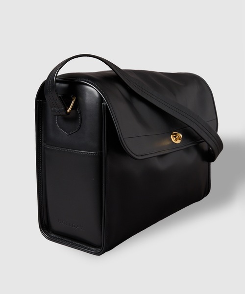 LEATHER FLAP BAG L レザーフラップバッグL（ショルダーバッグ 