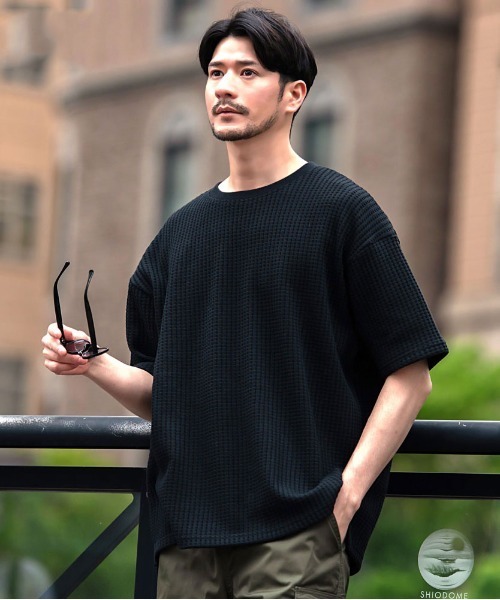 CavariA(キャバリア)の「『CavariA/キャバリア』オーバーサイズBIGワッフルークルーネック半袖Tシャツ(Tシャツ/カットソー・メンズ・ブラック・L/M)」の1枚目の写真