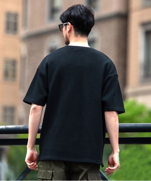 CavariA(キャバリア)の「『CavariA/キャバリア』オーバーサイズBIGワッフルークルーネック半袖Tシャツ(Tシャツ/カットソー・メンズ・ブラック・L/M)」の2枚目の写真