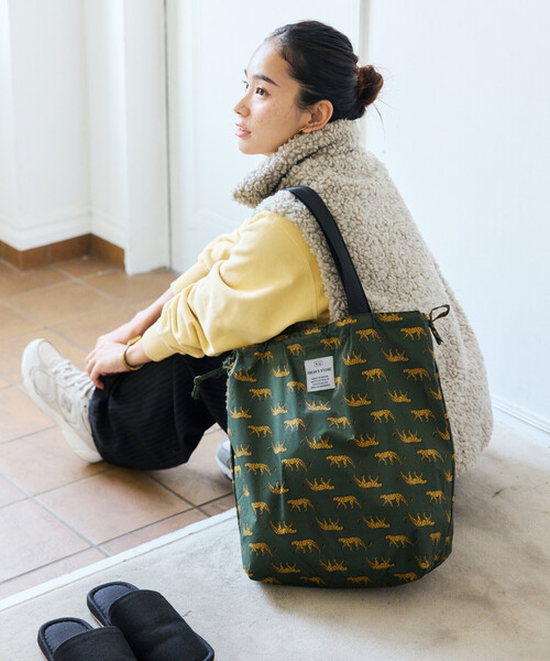 KiU(キウ)の「KiU×FREAK'S STORE/キウ×フリークスストア 別注 KIU ECO BAG エコバッグ(トートバッグ・レディース・ブラック/キャメル/レオパード/ベージュ・ONE SIZE)」の6枚目の写真