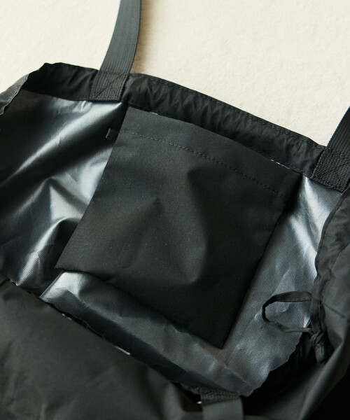 KiU(キウ)の「KiU×FREAK'S STORE/キウ×フリークスストア 別注 KIU ECO BAG エコバッグ(トートバッグ・メンズ・ブラック/キャメル/レオパード/ベージュ・ONE SIZE)」の11枚目の写真