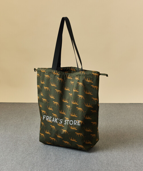 KiU(キウ)の「KiU×FREAK'S STORE/キウ×フリークスストア 別注 KIU ECO BAG エコバッグ(トートバッグ・メンズ・ブラック/キャメル/レオパード/ベージュ・ONE SIZE)」の8枚目の写真