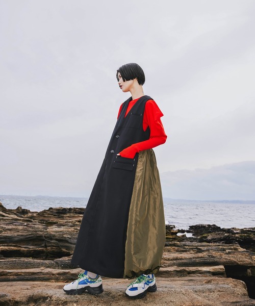 OMMO(オーエムエムオー)の「LONG VEST BALLOON OP(ワンピース・レディース・ブラックミックス/ブラック・38/36)」の10枚目の写真