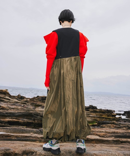 OMMO(オーエムエムオー)の「LONG VEST BALLOON OP(ワンピース・レディース・ブラックミックス/ブラック・38/36)」の11枚目の写真