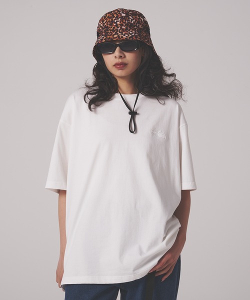 FIRST DOWN（ファーストダウン）の「ピグメント ロゴ ショートスリーブ Tシャツ #1（Tシャツ/カットソー・メンズ・オフホワイト/サックスブルー/チャコール・XL/M/L）」の2枚目の写真