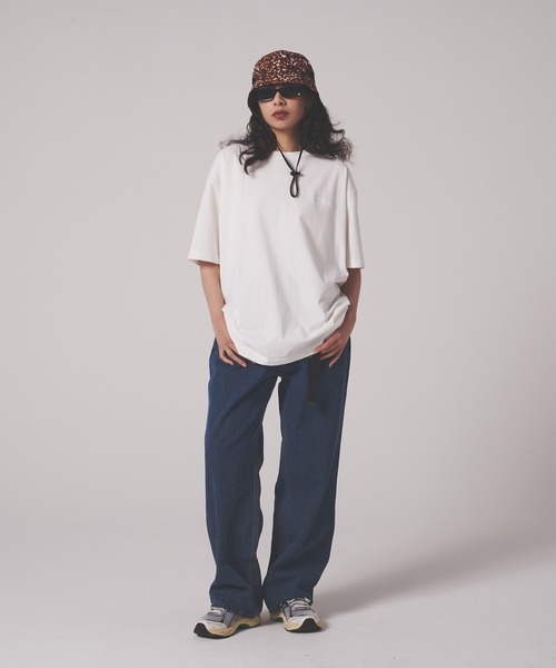 FIRST DOWN（ファーストダウン）の「ピグメント ロゴ ショートスリーブ Tシャツ #1（Tシャツ/カットソー・メンズ・オフホワイト/サックスブルー/チャコール・XL/M/L）」の6枚目の写真