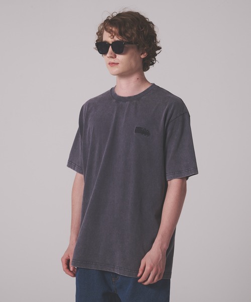 FIRST DOWN（ファーストダウン）の「ピグメント ロゴ ショートスリーブ Tシャツ #1（Tシャツ/カットソー・メンズ・オフホワイト/サックスブルー/チャコール・XL/M/L）」の7枚目の写真