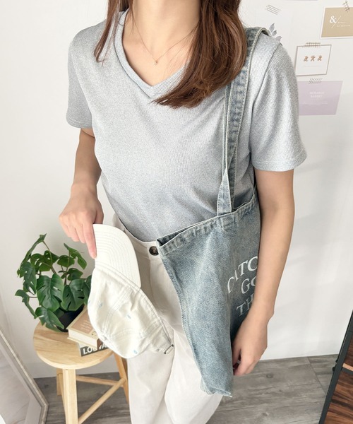Amulet（アミュレット）の「大人の抜け感にちょうどいい　リブタッチVネックトップス（Tシャツ/カットソー・レディース・ホワイト/グレー/ブラック・S/M/L）」の3枚目の写真
