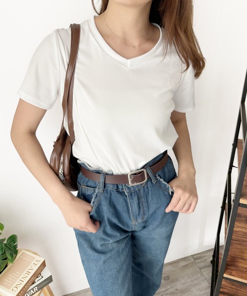 Amulet（アミュレット）の「大人の抜け感にちょうどいい　リブタッチVネックトップス（Tシャツ/カットソー・レディース・ホワイト/グレー/ブラック・S/M/L）」の5枚目の写真