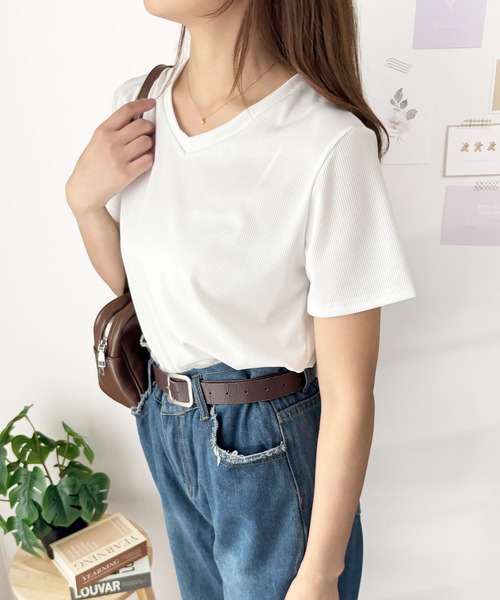 Amulet（アミュレット）の「大人の抜け感にちょうどいい　リブタッチVネックトップス（Tシャツ/カットソー・レディース・ホワイト/グレー/ブラック・S/M/L）」の6枚目の写真
