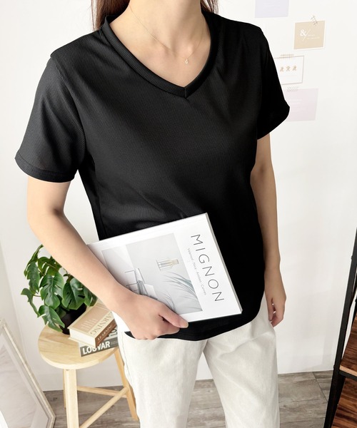 Amulet（アミュレット）の「大人の抜け感にちょうどいい　リブタッチVネックトップス（Tシャツ/カットソー・レディース・ホワイト/グレー/ブラック・S/M/L）」の12枚目の写真