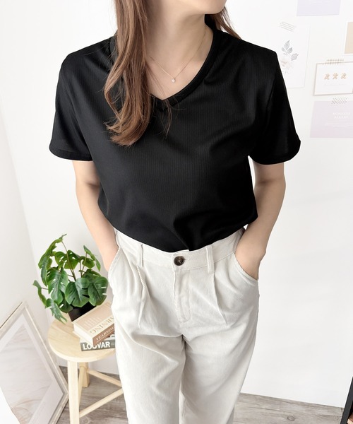 Amulet（アミュレット）の「大人の抜け感にちょうどいい　リブタッチVネックトップス（Tシャツ/カットソー・レディース・ホワイト/グレー/ブラック・S/M/L）」の13枚目の写真
