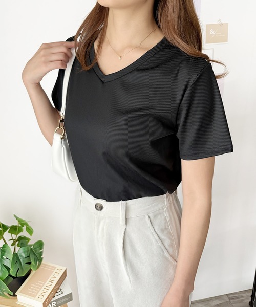 Amulet（アミュレット）の「大人の抜け感にちょうどいい　リブタッチVネックトップス（Tシャツ/カットソー・レディース・ホワイト/グレー/ブラック・S/M/L）」の16枚目の写真