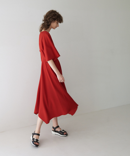DESIGNWORKS（デザインワークス）の「トリアセ二重織ランダムヘムワンピース（ワンピース・レディース・ブラック/レッド・38）」の8枚目の写真