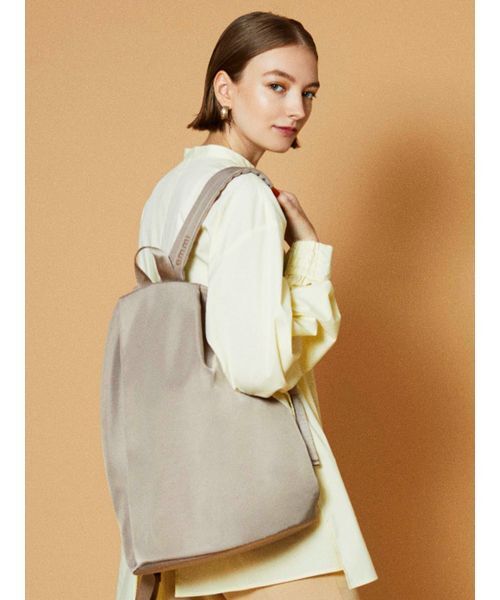 emmi(エミ)の「eco 撥水2wayボディバックパック(バックパック/リュック・レディース・ブラック/モカ・F)」の11枚目の写真