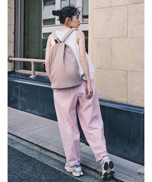 emmi(エミ)の「eco 撥水2wayボディバックパック(バックパック/リュック・レディース・ブラック/モカ・F)」の13枚目の写真