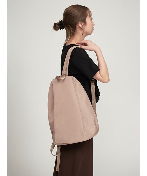 emmi（エミ）の「eco 撥水2wayボディバックパック（バックパック/リュック・レディース・ブラック/モカ・F）」の8枚目の写真