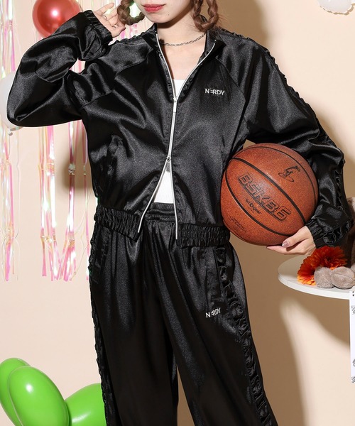 NERDY（ノルディ）の「サテンバイカートラックトップ（ジャージ）」 - WEAR