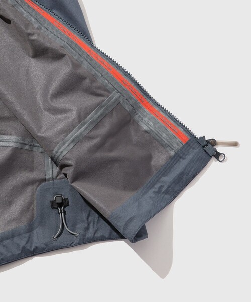 DESCENTE ALLTERRAIN 81】L3L OVER SHELL JACKET（ナイロン
