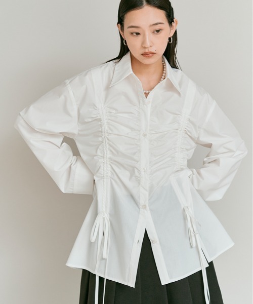 W:Huku（フーク）の「【W:Huku / ノンアイロンシリーズ】シャーリング リボン ブラウス / Wrinkle-Resistant Shirred Ribbon Blouse（シャツ/ブラウス・レディース・ブルー/オフホワイト/ブラック・FREE）」の2枚目の写真