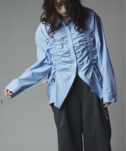 W:Huku（フーク）の「【W:Huku / ノンアイロンシリーズ】シャーリング リボン ブラウス / Wrinkle-Resistant Shirred Ribbon Blouse（シャツ/ブラウス・レディース・ブルー/オフホワイト/ブラック・FREE）」の21枚目の写真