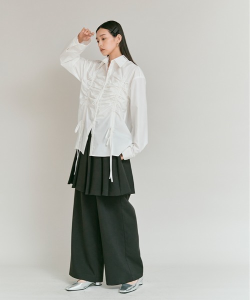 W:Huku（フーク）の「【W:Huku / ノンアイロンシリーズ】シャーリング リボン ブラウス / Wrinkle-Resistant Shirred Ribbon Blouse（シャツ/ブラウス・レディース・ブルー/オフホワイト/ブラック・FREE）」の22枚目の写真
