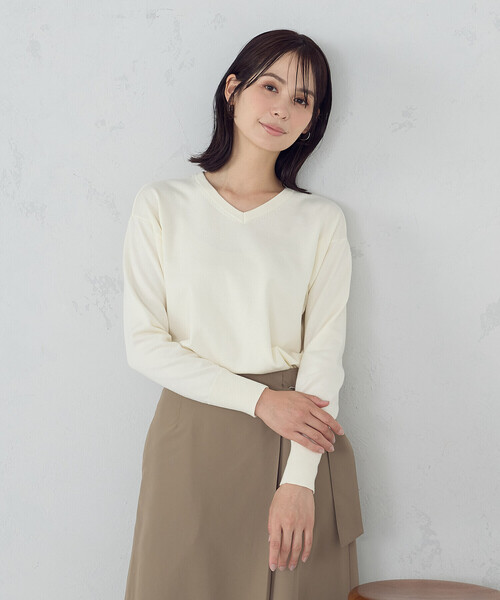 COMME CA ISM（コムサイズム）の「【マシンウォッシャブル】ベーシックＶネックニット（ニット/セーター・レディース・ブラック/ホワイト/グリーン/チャコール・MEDIUM/LARGE）」の2枚目の写真